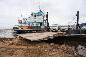 Теплая погода продлила работу переправы Якутск-Нижний Бестях