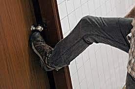 В Мирнинском районе мужчина решился на совершение преступления, желая дальше пьянствовать