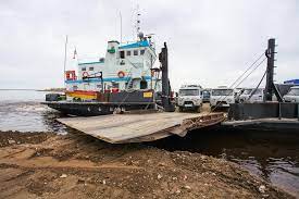 На реке Лене из-за дыма приостановлено движение паромов