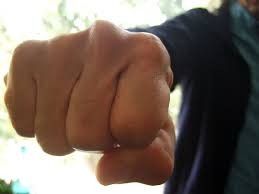 Житель Верхневилюйского улуса применил насилие в отношении полицейского