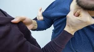 В одном из баров Якутска охранник обознался и проломил череп посетителю