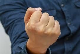 18-летний студент вымогал деньги у однокурсника, чтобы развлечься в ночных клубах Якутска