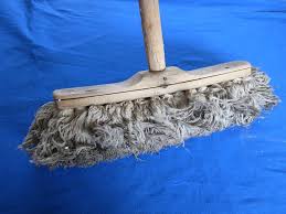 Житель Якутии зверски избил человека черенком швабры