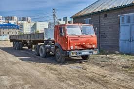В Жатае двое мужчин похитили из "Камаза" аккумуляторы, стартер, канистры, набор ключей и огнетушитель