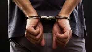 Житель Якутска избил пассажира такси и похитил телефон