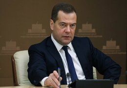 Премьер подписал распоряжение о продаже завода "Кристалл" компании "АЛРОСА"