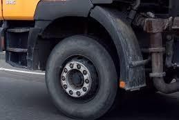 В Якутске водитель, между ремонтом транспорта, совершил кражу