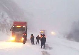 Трассу «Лена» интенсивно очищают от снега