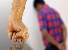 Наносил побои, оскорблял и закрывал на замок своего сына: Житель Якутии предстанет перед судом