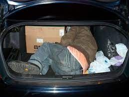 Жителя Батагая обвиняют в незаконном лишении свободы человека и обезображивании его лица