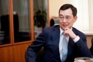  Айсен Николаев поздравляет с Днем российской науки