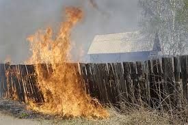 В Момском районе на пожаре пострадал мужчина