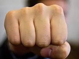 В Якутске мужчина сломал жене нос после семейного праздника