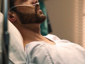 В Якутске госпитализирован мужчина, который упал с третьего этажа