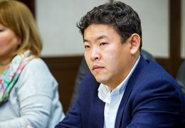 В честь 100-летия Якутской АССР закупят погремушки и снежинки