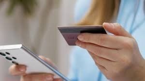 В Томпонском улусе женщина украла у бывшего сожителя сотовый телефон и банковскую карту