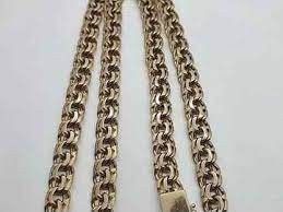 Жителя Якутска ограбили во время праздника: Похищена цепочка стоимостью 100 000 рублей