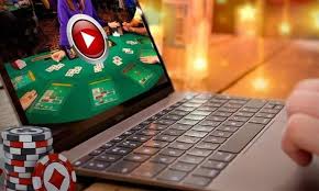 Менеджер курьерской компании проиграл в онлайн-казино все деньги