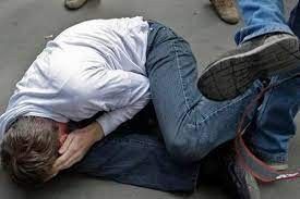 В Якутии мужчина и женщина до смерти избили человека и продолжили застолье