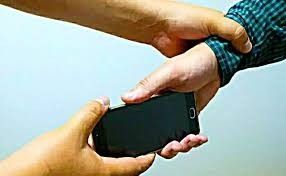 Житель Якутска обвинил знакомого в распространении слухов и вымогал 50 тысяч рублей