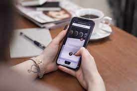 Дистанционные мошенники похитили деньги, собранные на лечение мальчика из Алданского района