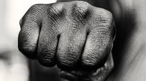 В Жиганске мужчина избил сожительницу