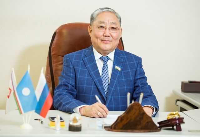 Николай Васильев поздравляет с Днем республики