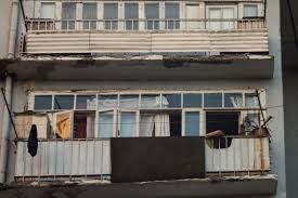 Житель Якутии сбросил супругу с балкона