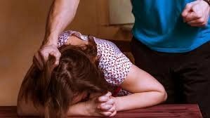 Житель Якутии жестоко избил жену за отказ прогулять работу и остаться дома