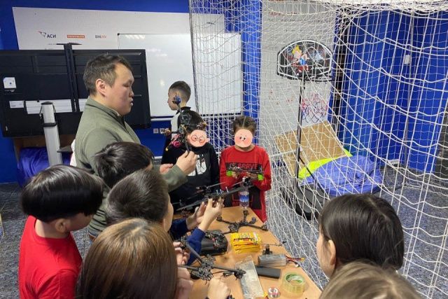 Воспитанникам центра «Берегиня» провели экскурсию по технопарку «Якутия»