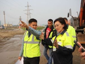 Сардана Авксентьева проверила ход капитального ремонта улиц в 203 микрорайоне, Строительном и Сайсарском округах