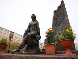 Глава Якутии почтил память геолога-первооткрывателя Ларисы Попугаевой