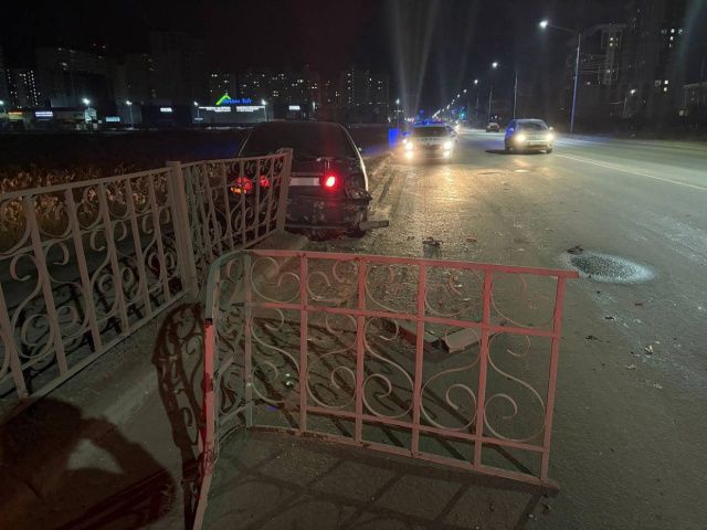 В Якутске на проспекте Николаева водитель "Toyota Aristо" сбил двух пешеходов, включая подростка