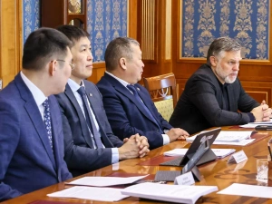 Айсен Николаев провел заседание президиума оперативного штаба по обеспечению экономического развития Якутии