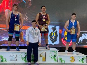 Якутяне выиграли четыре медали первенства Дальнего Востока по греко-римской борьбе