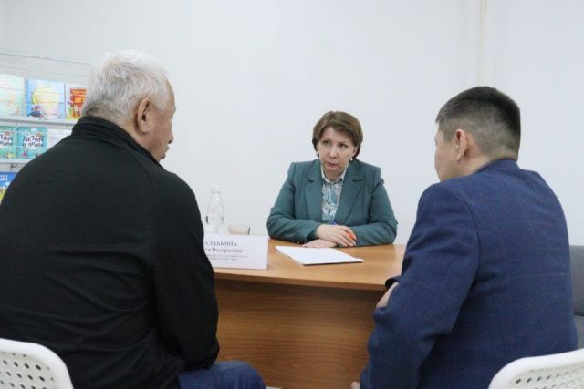 Члены правительства провели личный приём жителей Горного улуса