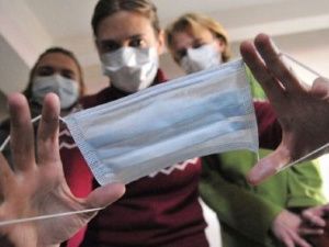 Главный внештатный пульмонолог Якутии: Маски необходимо носить в автобусах, но не нужно - на улице