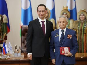 В День 100-летия республики Айсен Николаев вручил государственные награды