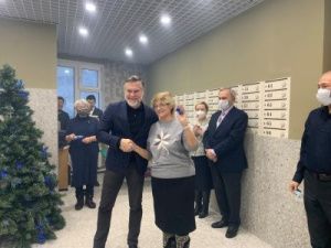 48 обманутых дольщиков получили ключи от новых квартир в Якутске