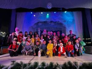 Новогодние утренники ТЮЗа радуют детишек