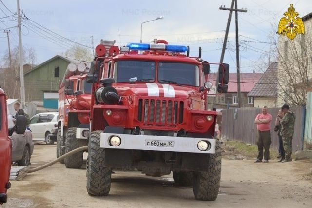 Пожар в многоквартирном доме Якутска: двое пострадавших в больнице