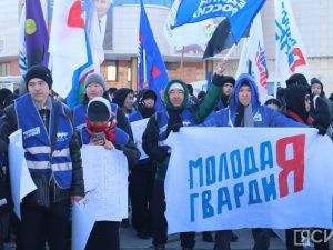 В Якутске молодежь собралась на митинге в поддержку Путина и 10-летия воссоединения Крыма с Россией