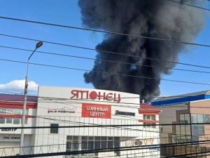 В Якутске горит автосервис?