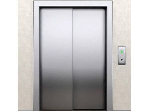 В Якутске житель дома провалился в шахту лифта