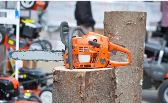 В Таттинском улусе безработный украл бензопилу стоимостью свыше 90 тысяч рублей и продал за четыре тысячи рублей