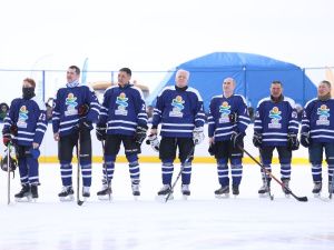 Зрелищной ничьей завершился матч звёзд мирового хоккея с якутской командой у Ленских столбов