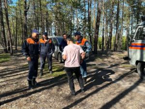 Спасатели нашли заблудившуюся в лесу рядом с Маганским трактом женщину