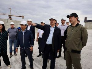 Глава Якутии проверил ход строительства Арктического центра эпоса и искусств