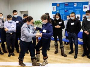 Психолог уголовно-исполнительной инспекции Елизавета Борисова провела тренинг на  сплочение коллектива с молодыми сотрудниками 