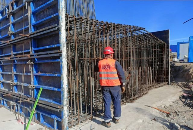 Строительство Ленского моста идёт по графику